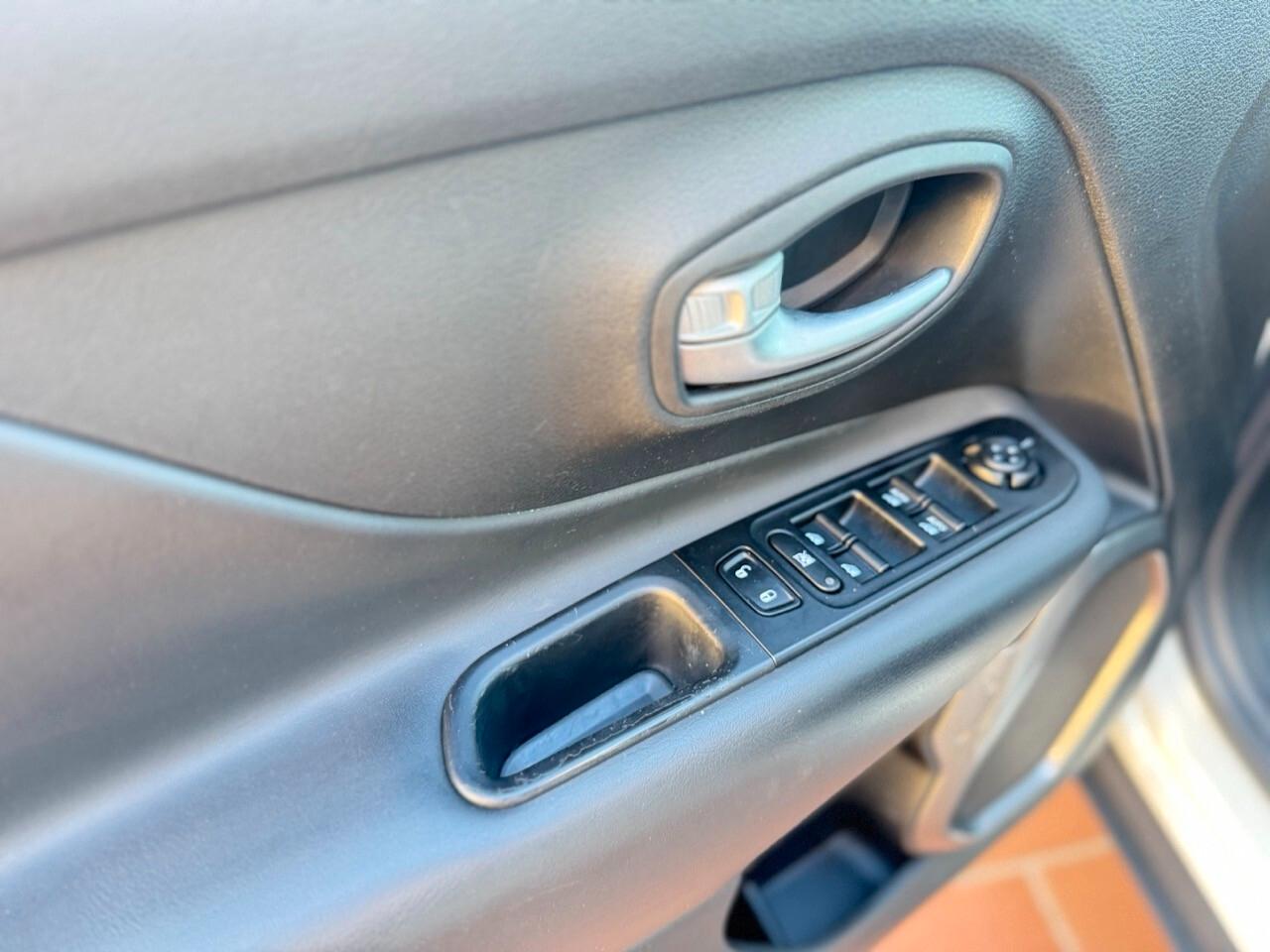 Jeep Renegade 1.6 Mjt - Bianca/Nero – Da €180/mese – Garanzia