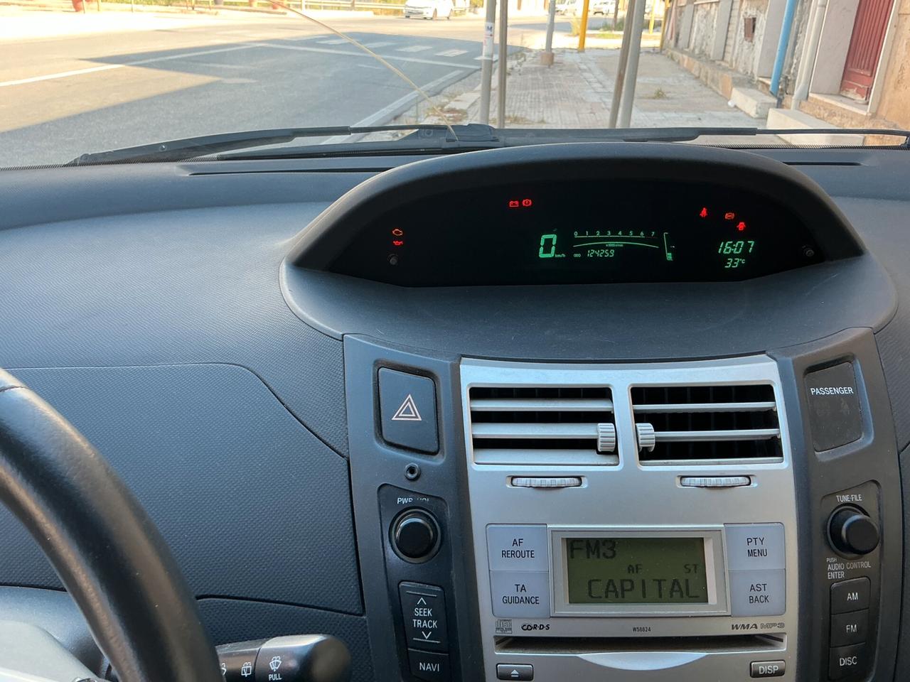 Toyota Yaris 1.0 5 porte Sol