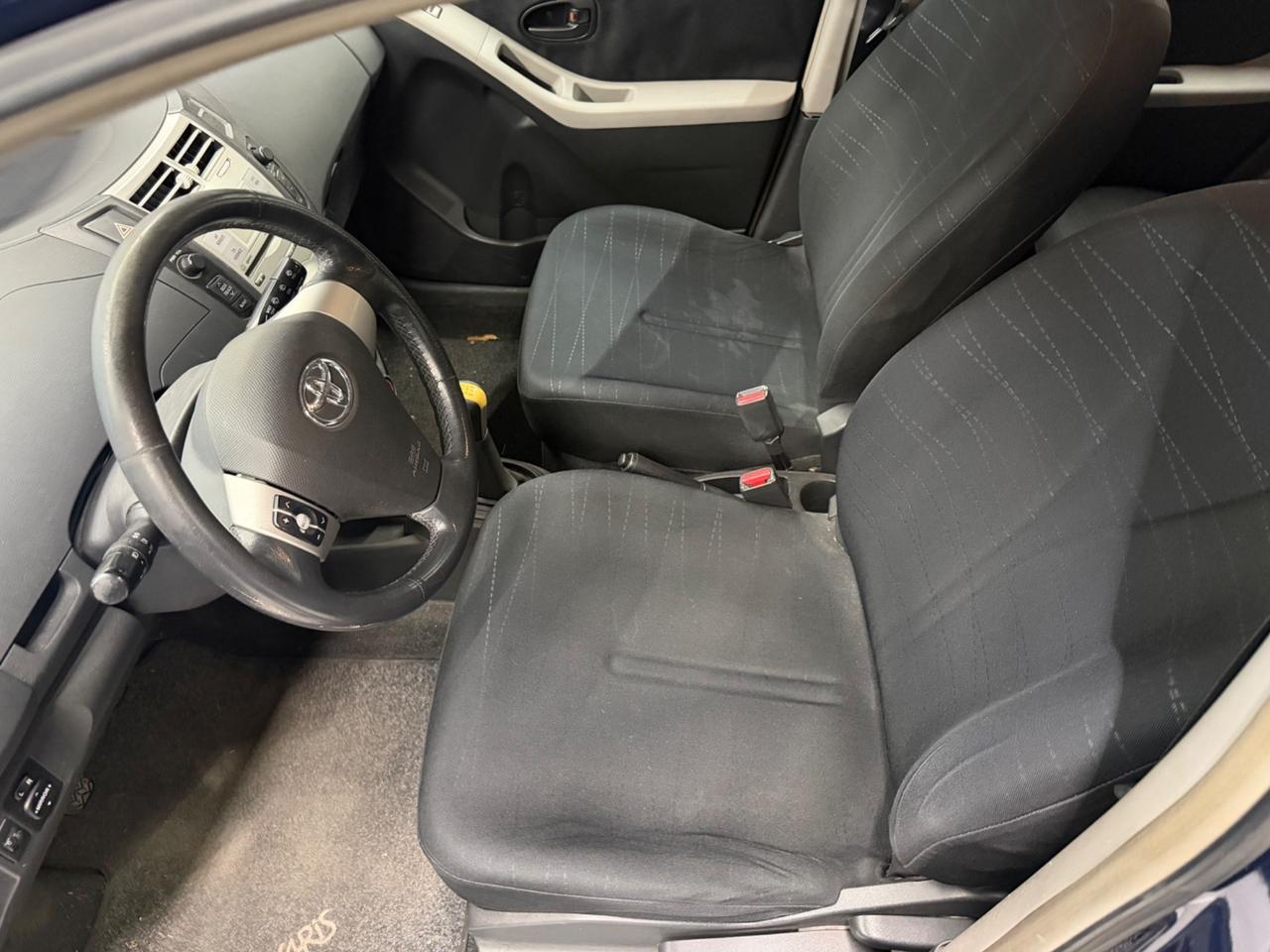 Toyota Yaris 1.3 5 porte Navi 160.000 km Neopatentati