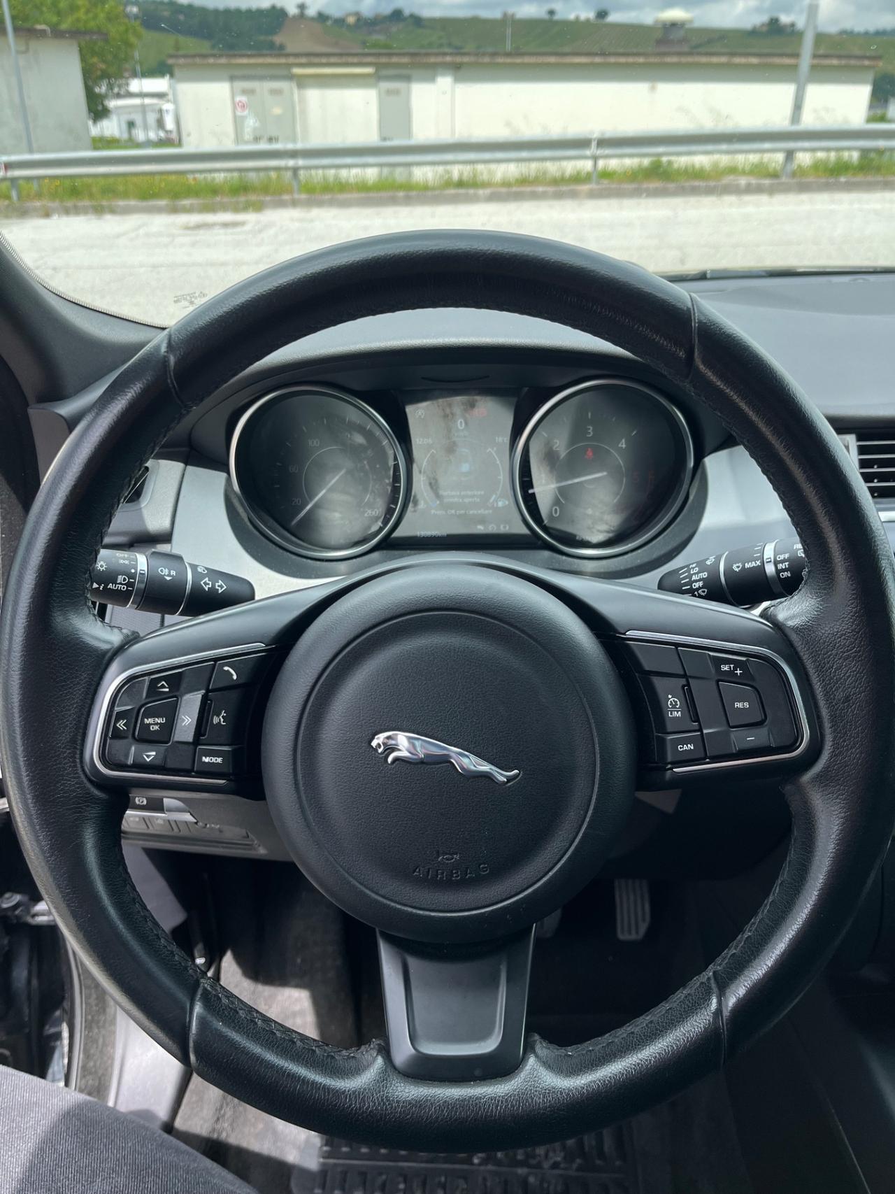 Jaguar E-Pace 2.0D 180 CV AWD R-Dynamic