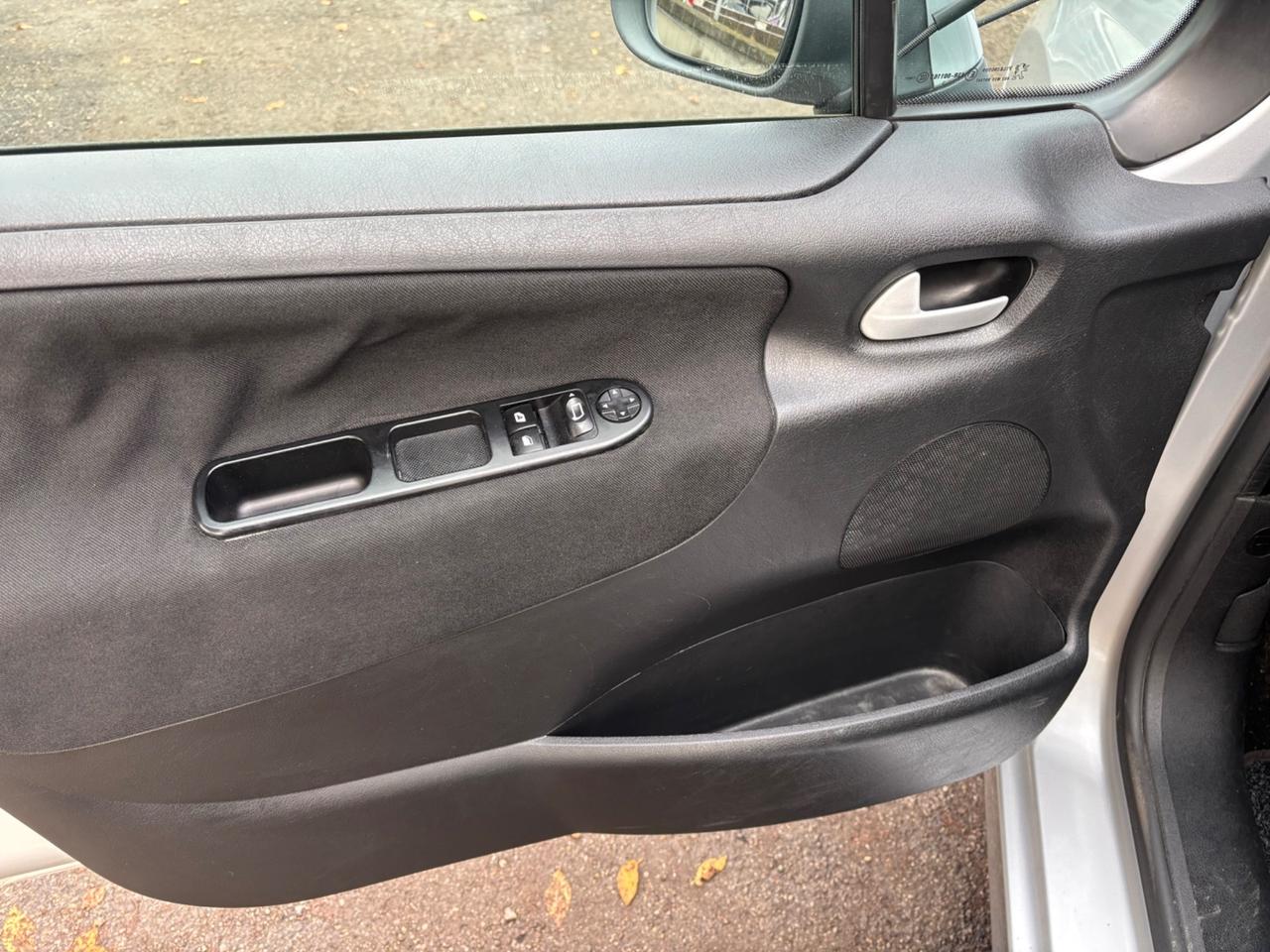 Peugeot 207 Plus 1.4 8V 75CV 5p. ECO GPL