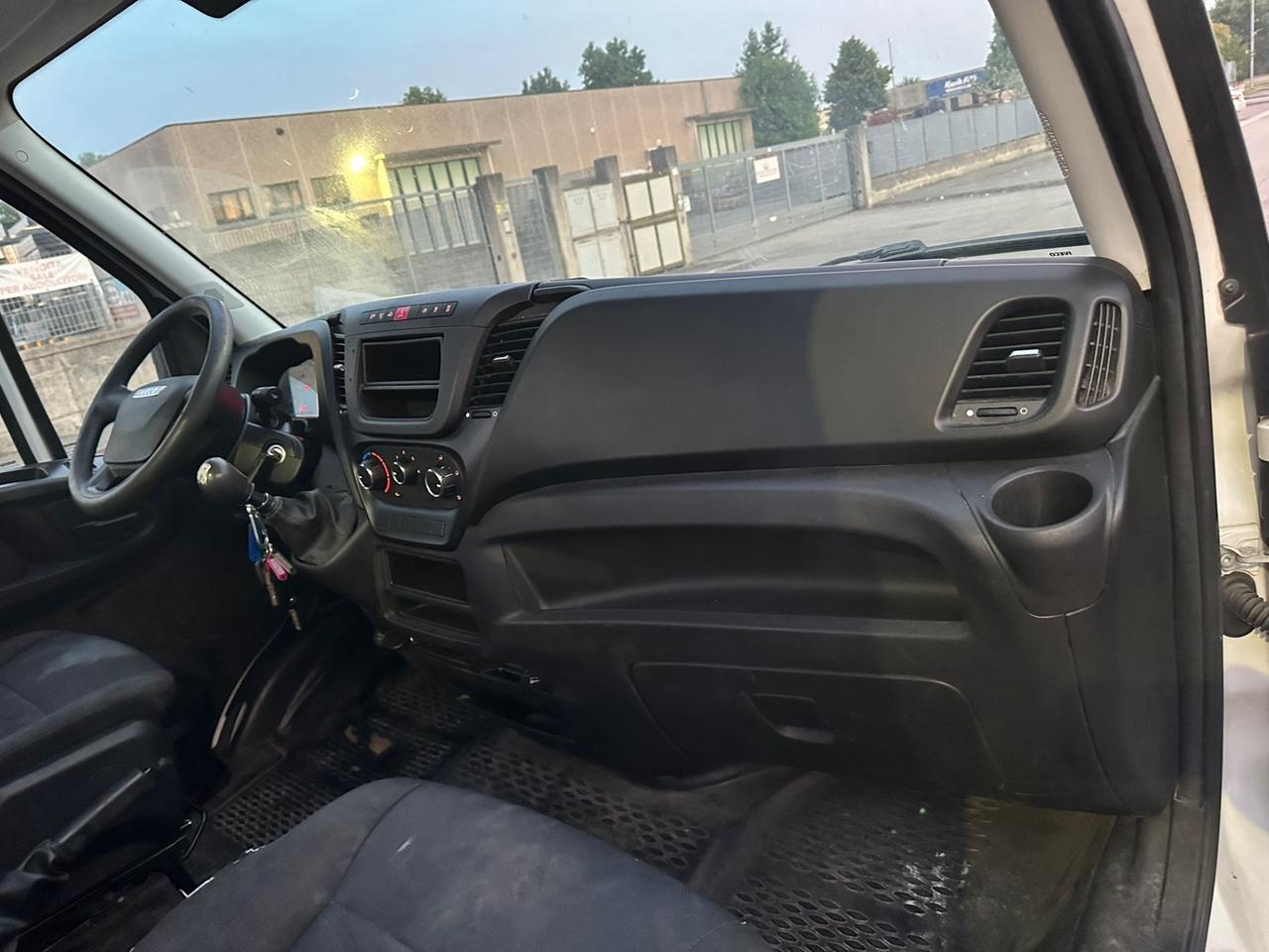 Iveco a telaio con motore rotto