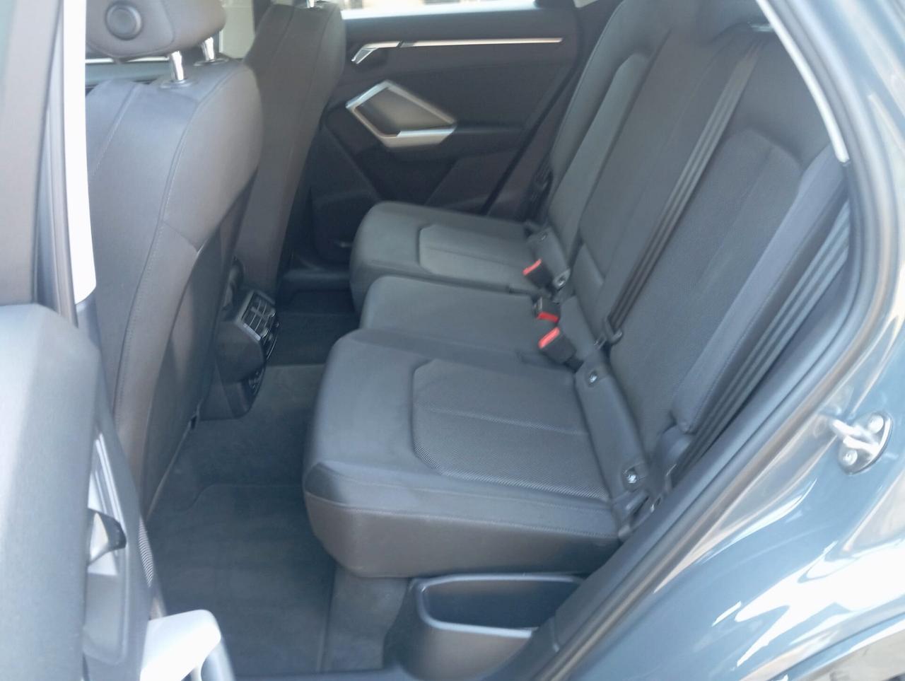 Audi Q3 35 TDI quattro S tronic Business