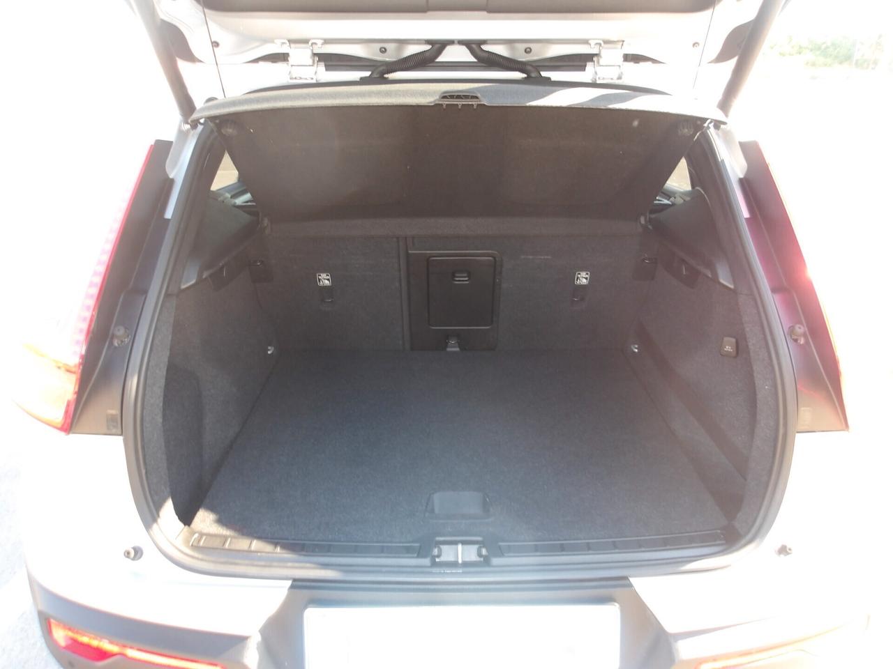 VOLVO XC40 4WD-AUTO-RETROC-2019