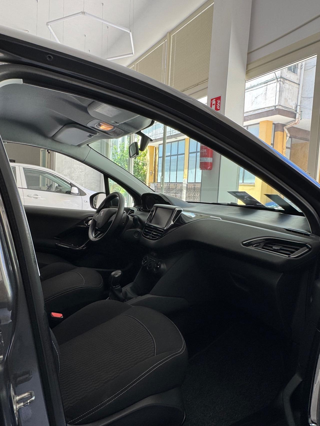 Peugeot 208 PureTech 82 5 porte Allure