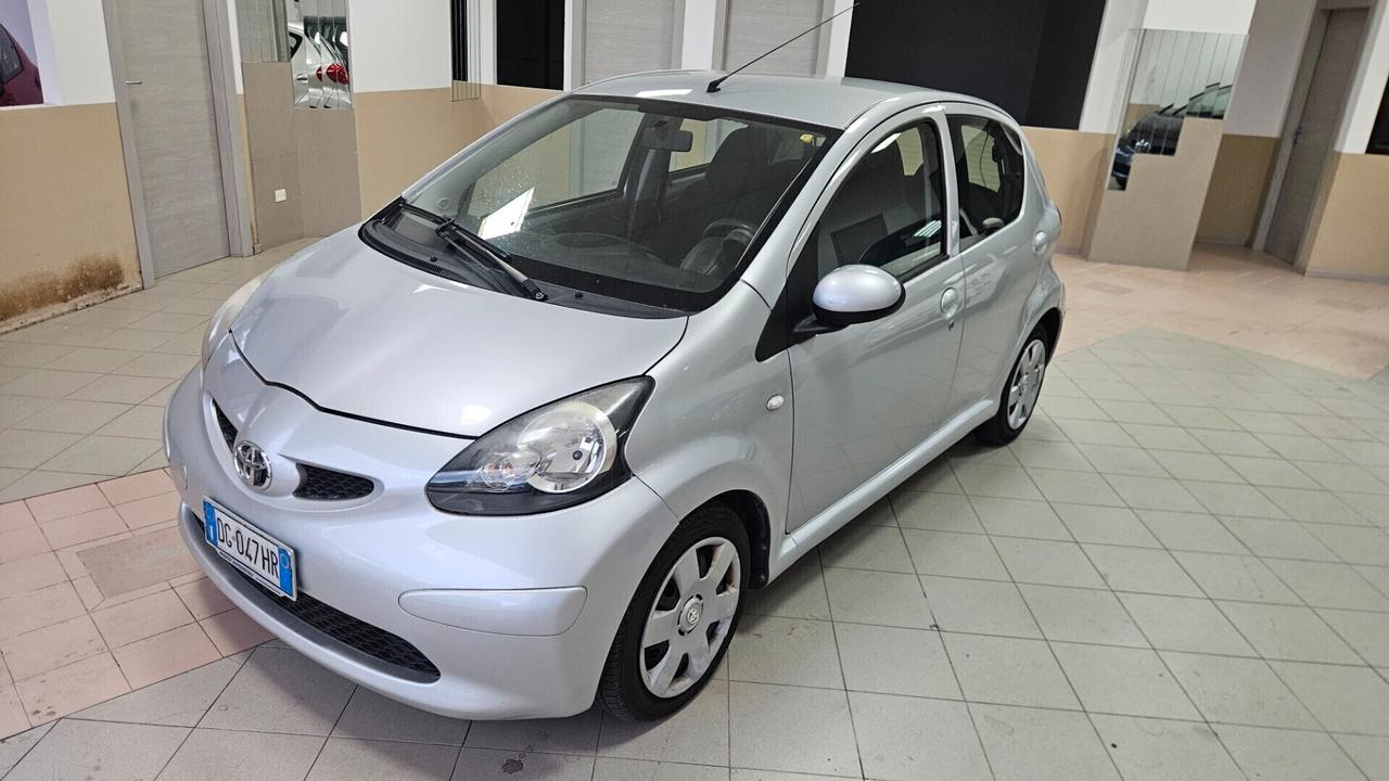 Toyota Aygo 1.0 12V VVT-i 5 porte Sol