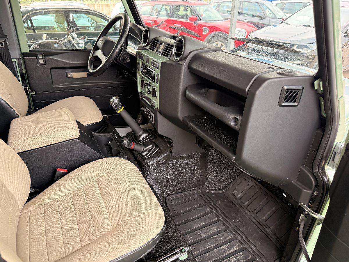 LAND ROVER - Defender 90 2.2 td SW