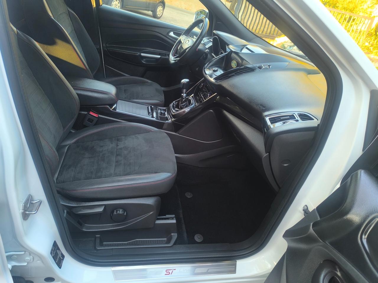 Ford Kuga 1.5 TDCI 120 CV S&S 2WD ST-Line