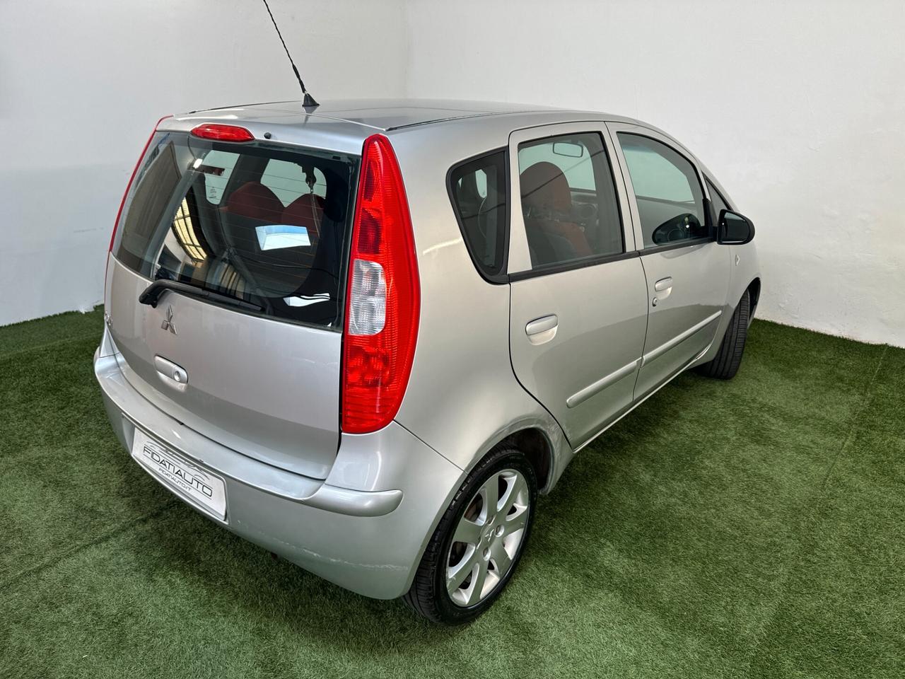 Mitsubishi Colt 1.3 16V 5p. Invite AUTOMATICA