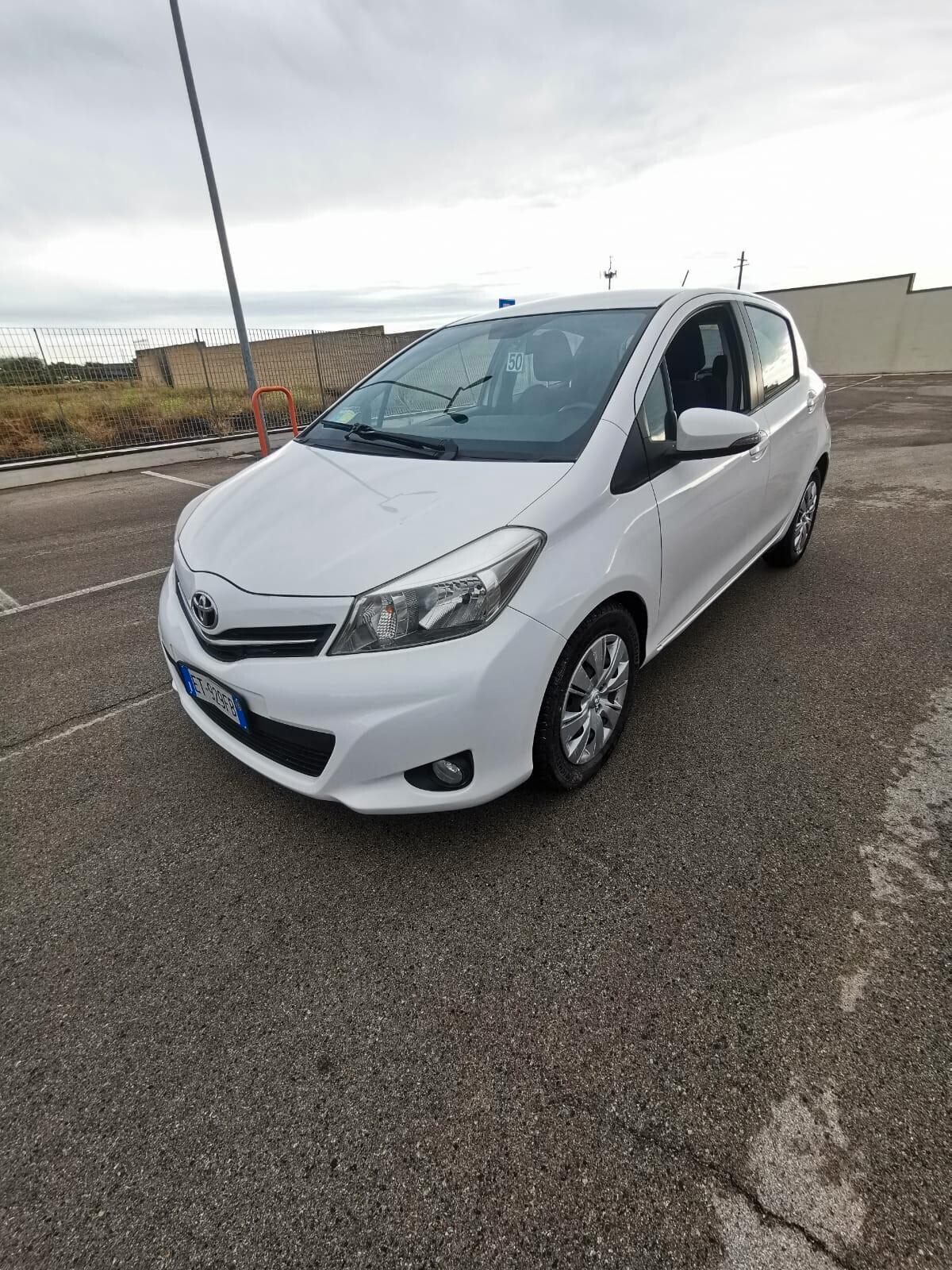Toyota Yaris 1.4 D-4D 5P. Lounge - 2013