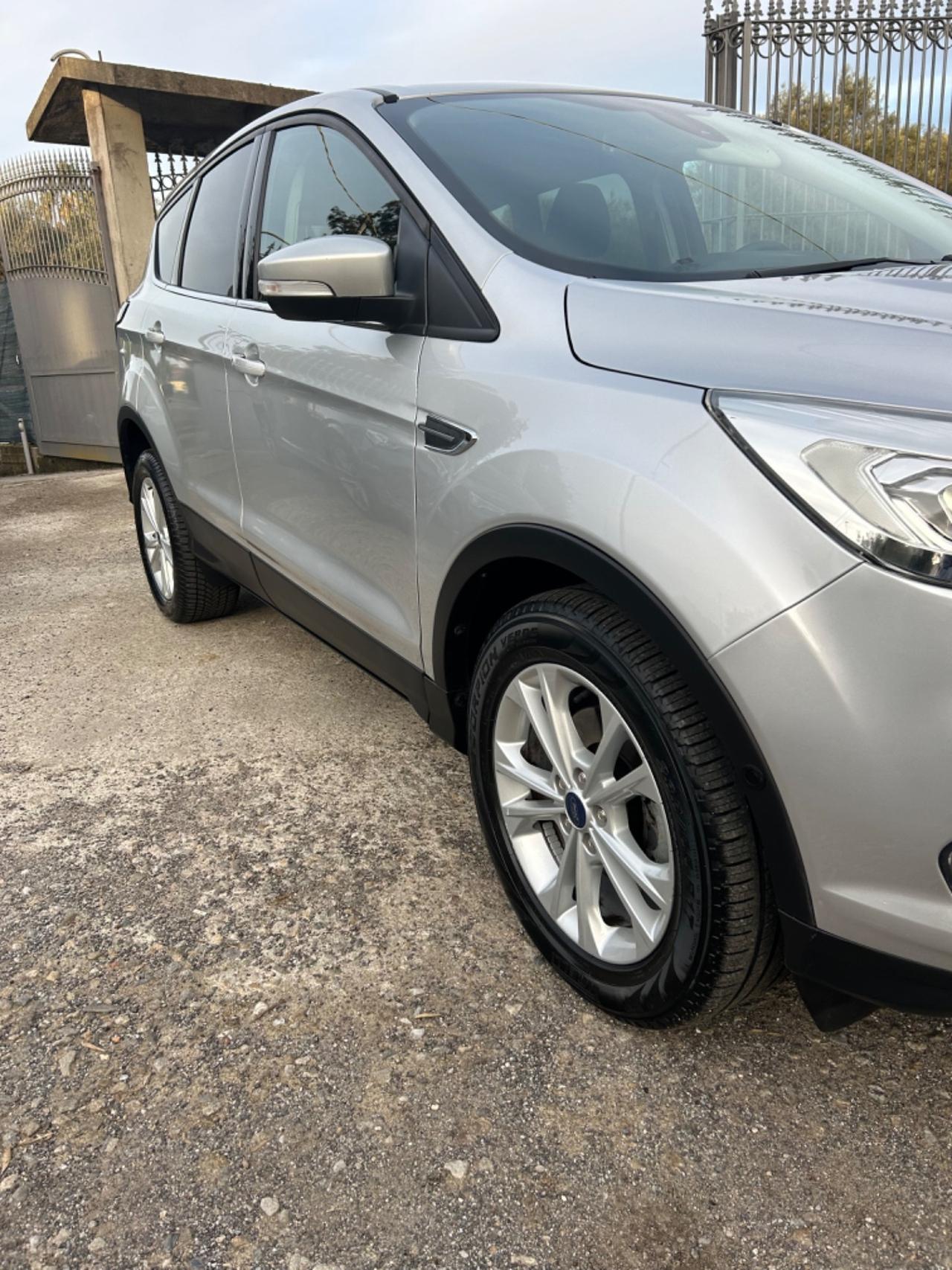 Ford Kuga 1.5 TDCI 120 CV S&S 2WD Business