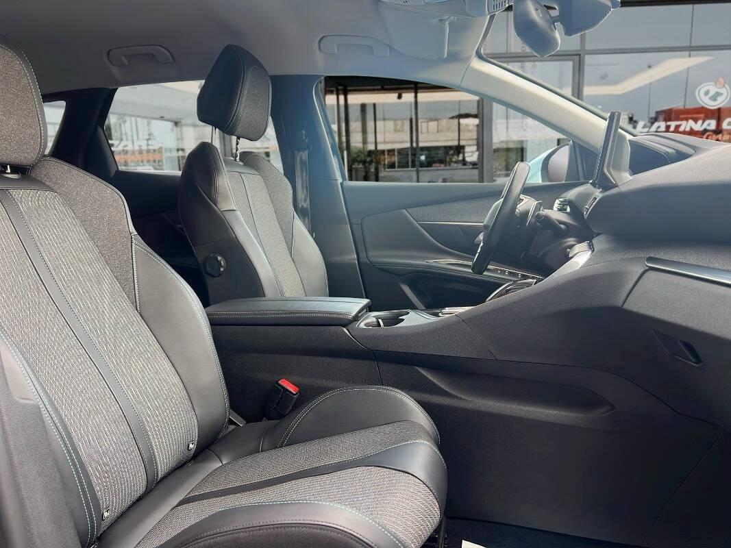 Peugeot 3008 II 1.5 bluehdi Allure Pack 130cv AUTOM CON CARPLAY
