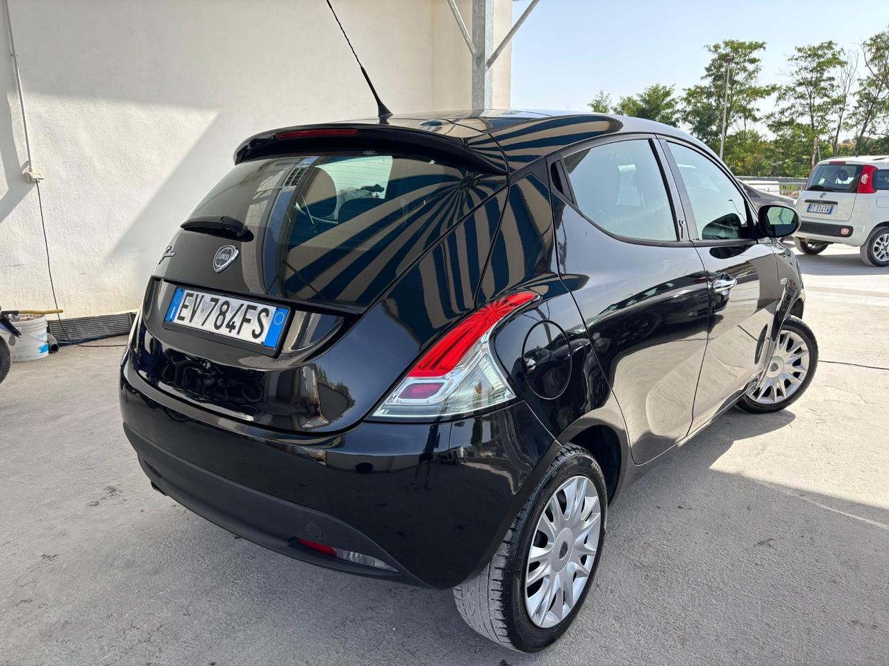 Lancia Ypsilon 1.2 69 CV 5 porte S&S Silver