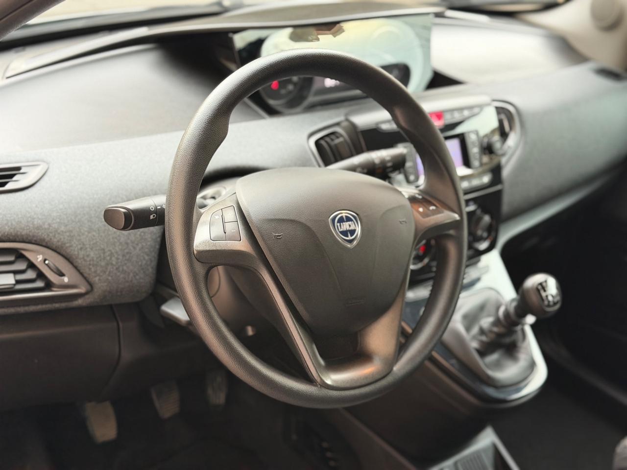 Lancia Ypsilon 1.0 FireFly 5 porte S&S Hybrid Silver