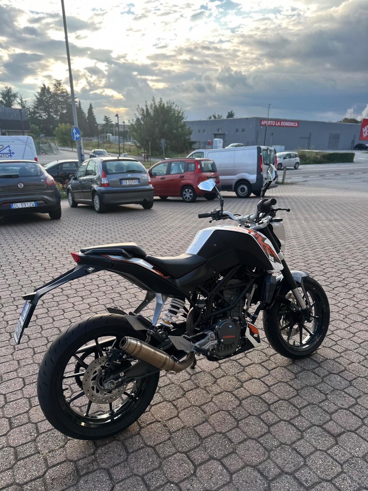 KTM 125 DUKE 2018 CON SOLO 17.000 PERFETTO