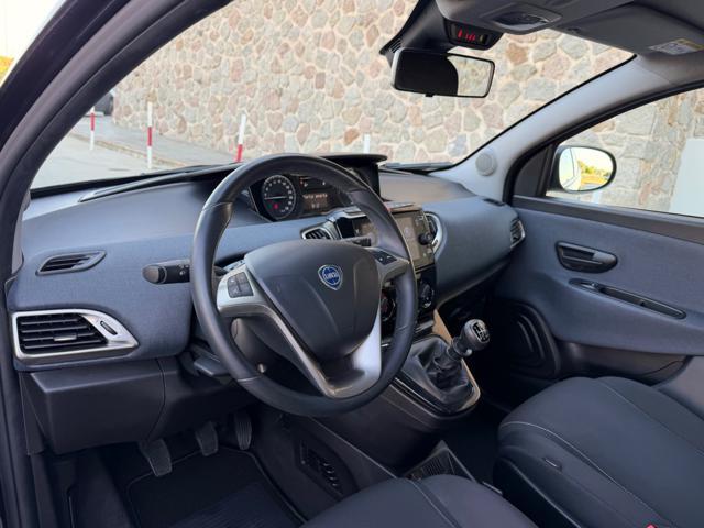 LANCIA Ypsilon HYBRID GOLD+NAVI+SENSORI+5POSTI+LED