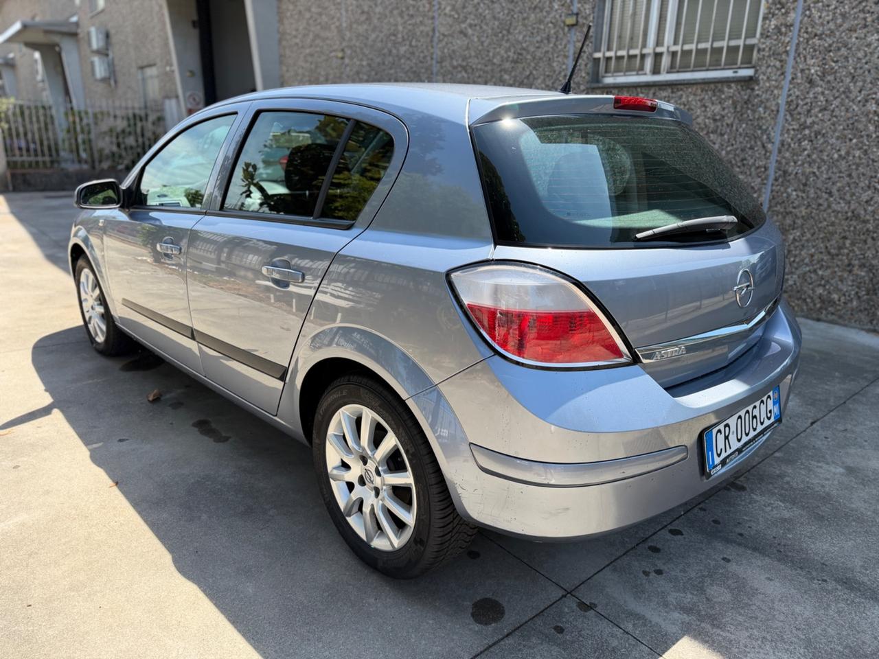 Opel Astra 1.4 16V Twinport 5 porte Enjoy