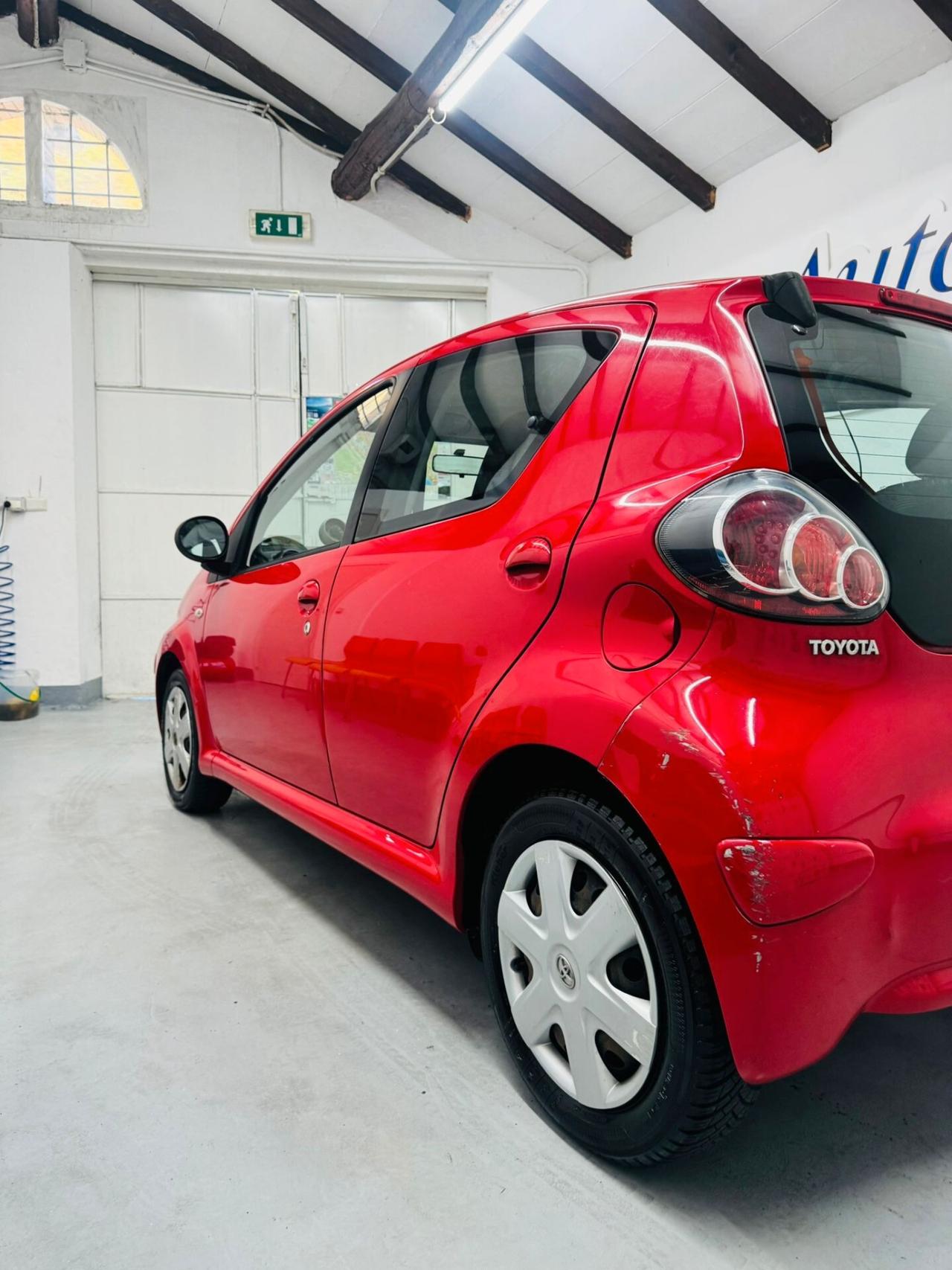 Toyota Aygo 1.0 12V VVT-i 5 porte Sol Red Edition