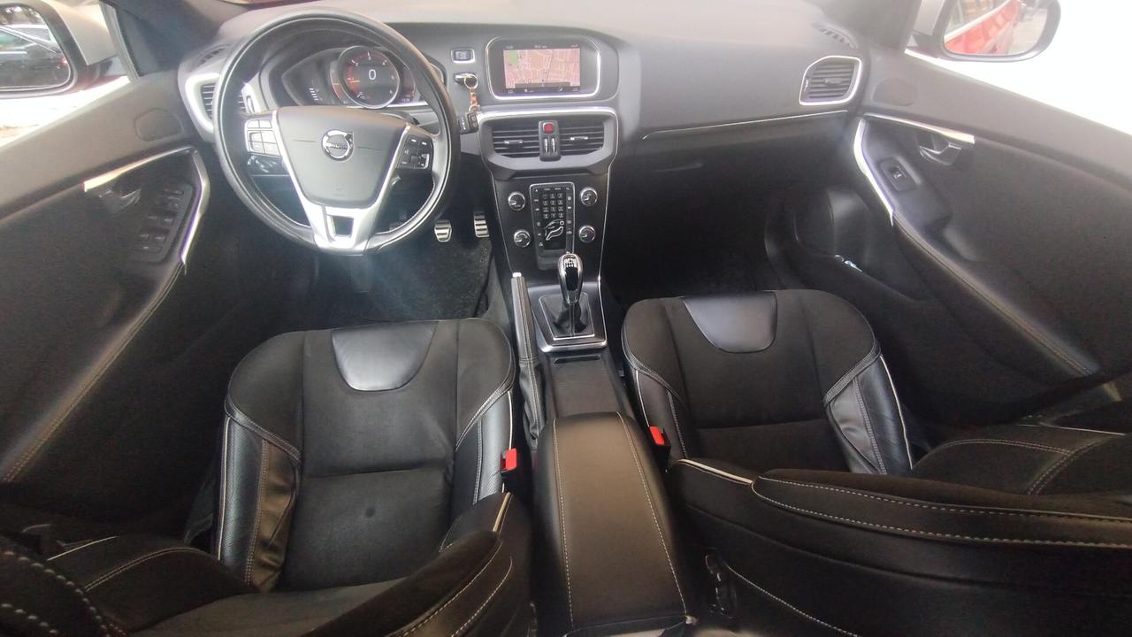 Volvo V40 D2 R-design