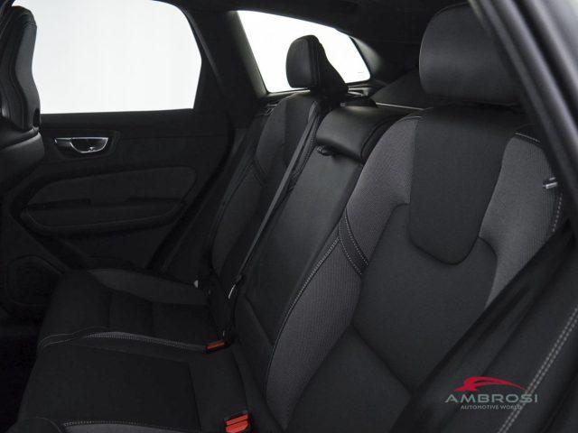 VOLVO XC60 2.0 b5 Plus Dark awd auto