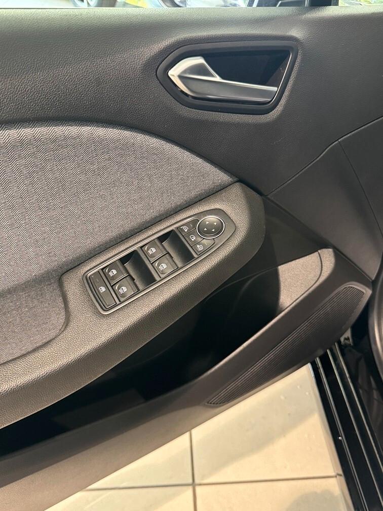 Renault Clio 1.0 tce Techno 90cv Led Nav App conn Cam 16" Neopat