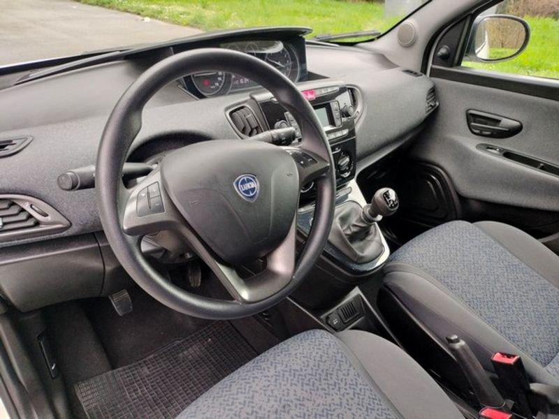 Lancia Ypsilon 1.0 FireFly 5 porte S&S Hybrid Silver
