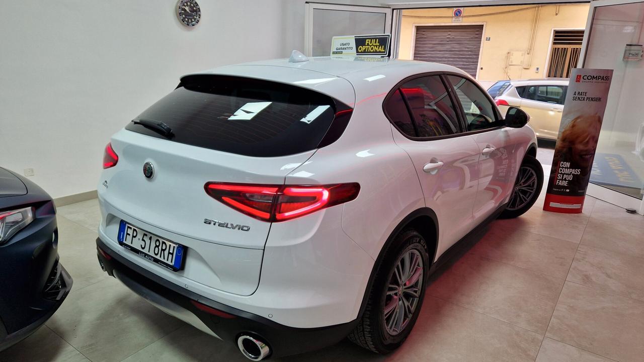 Alfa Romeo Stelvio 2.2 Turbodiesel 150 CV AT8 RWD Super