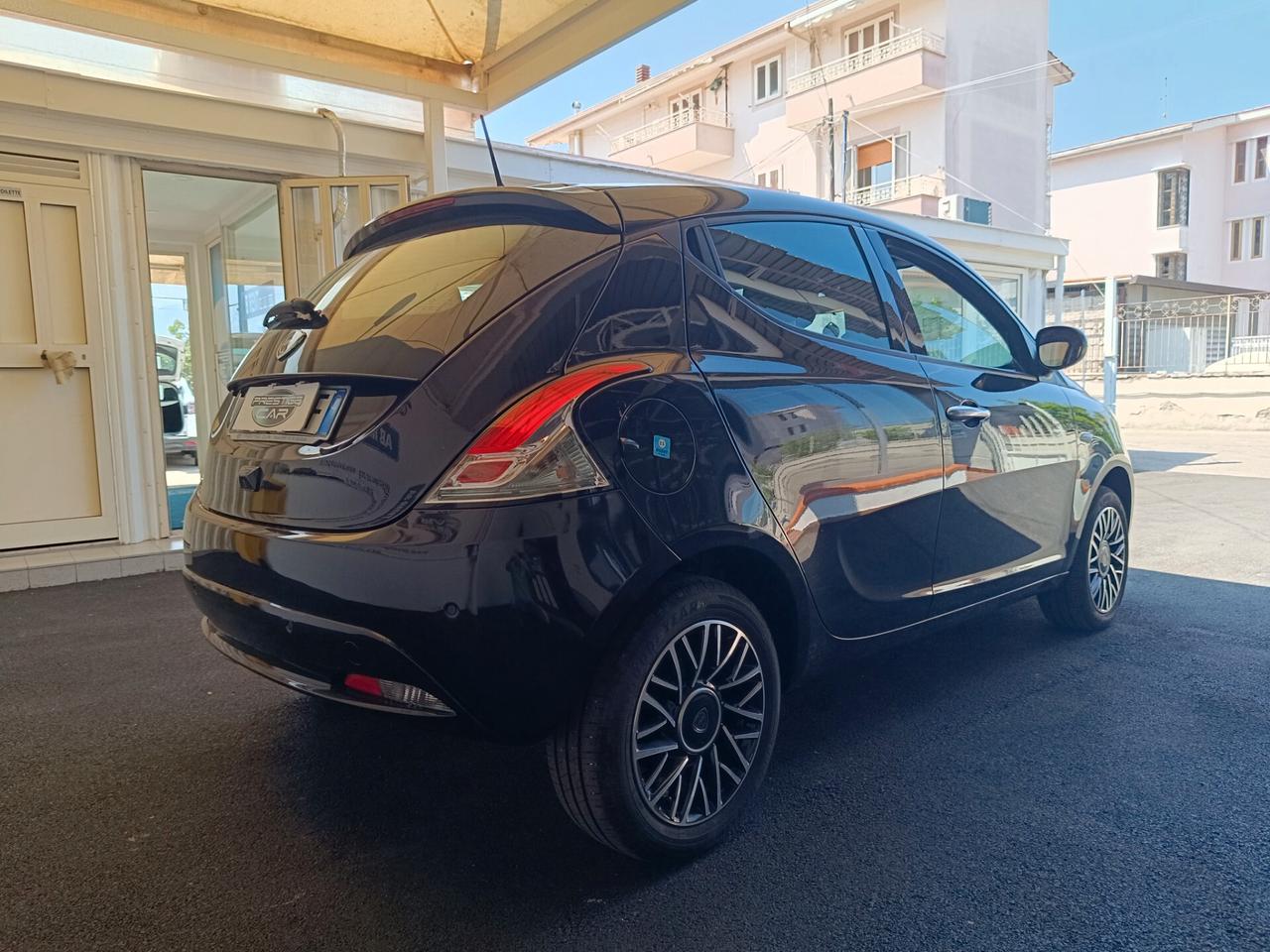 Lancia Ypsilon 1.0 FireFly 5 porte S&S Hybrid Platino