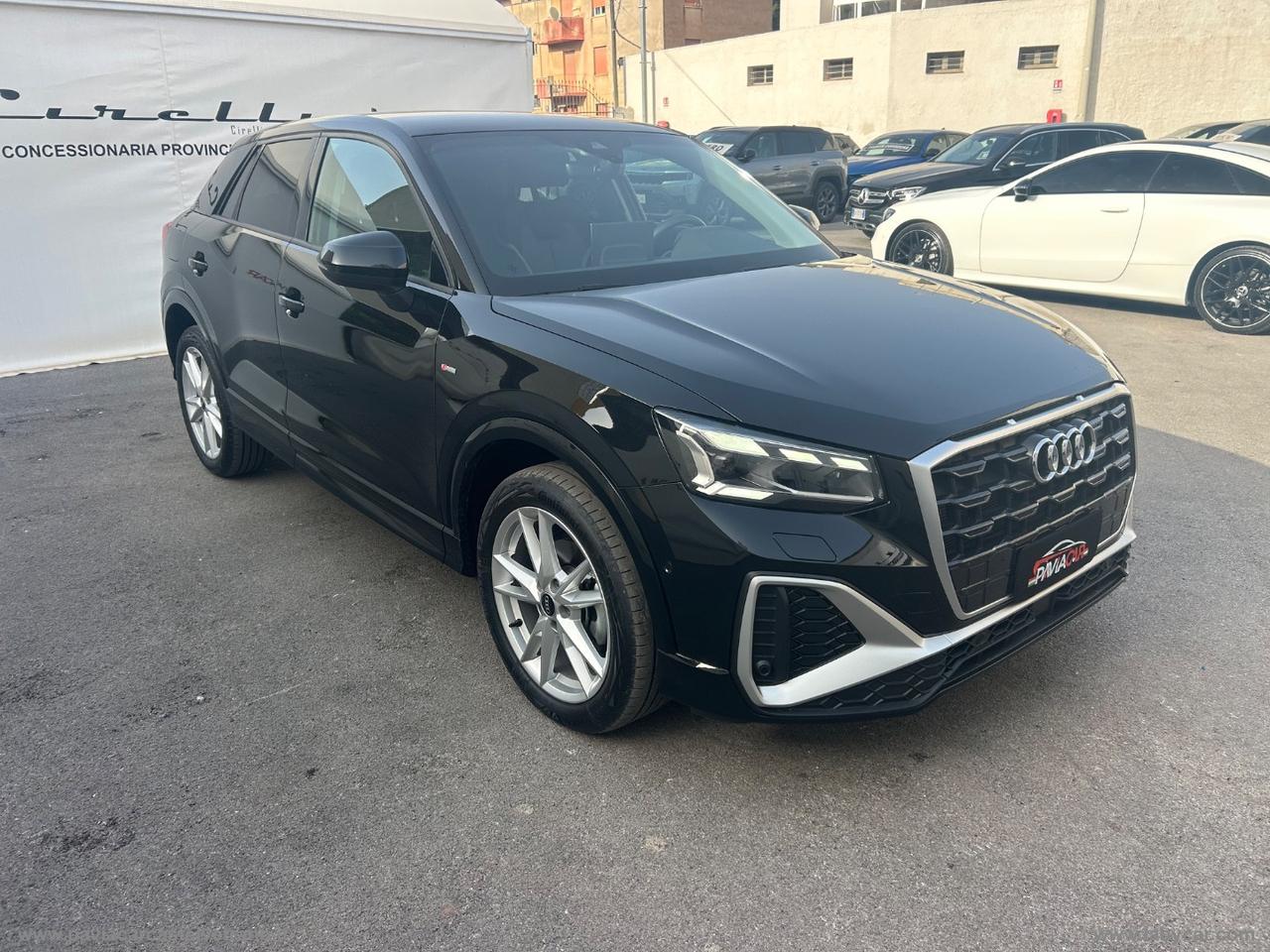 AUDI Q2 35 TFSI S tronic Identity Black