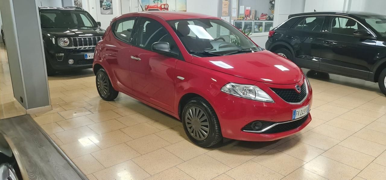 Lancia Ypsilon 1.2 69 CV 5 porte Silver