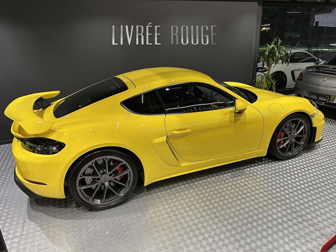 Porsche Cayman GT4