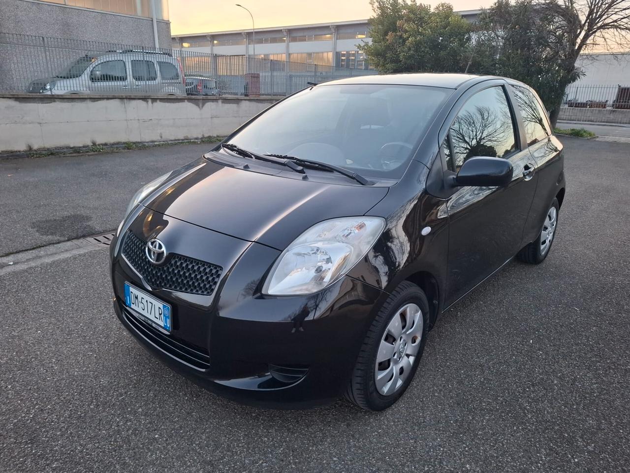 Toyota Yaris 1.0 3 porte SOLAMENTE 112.000 KM
