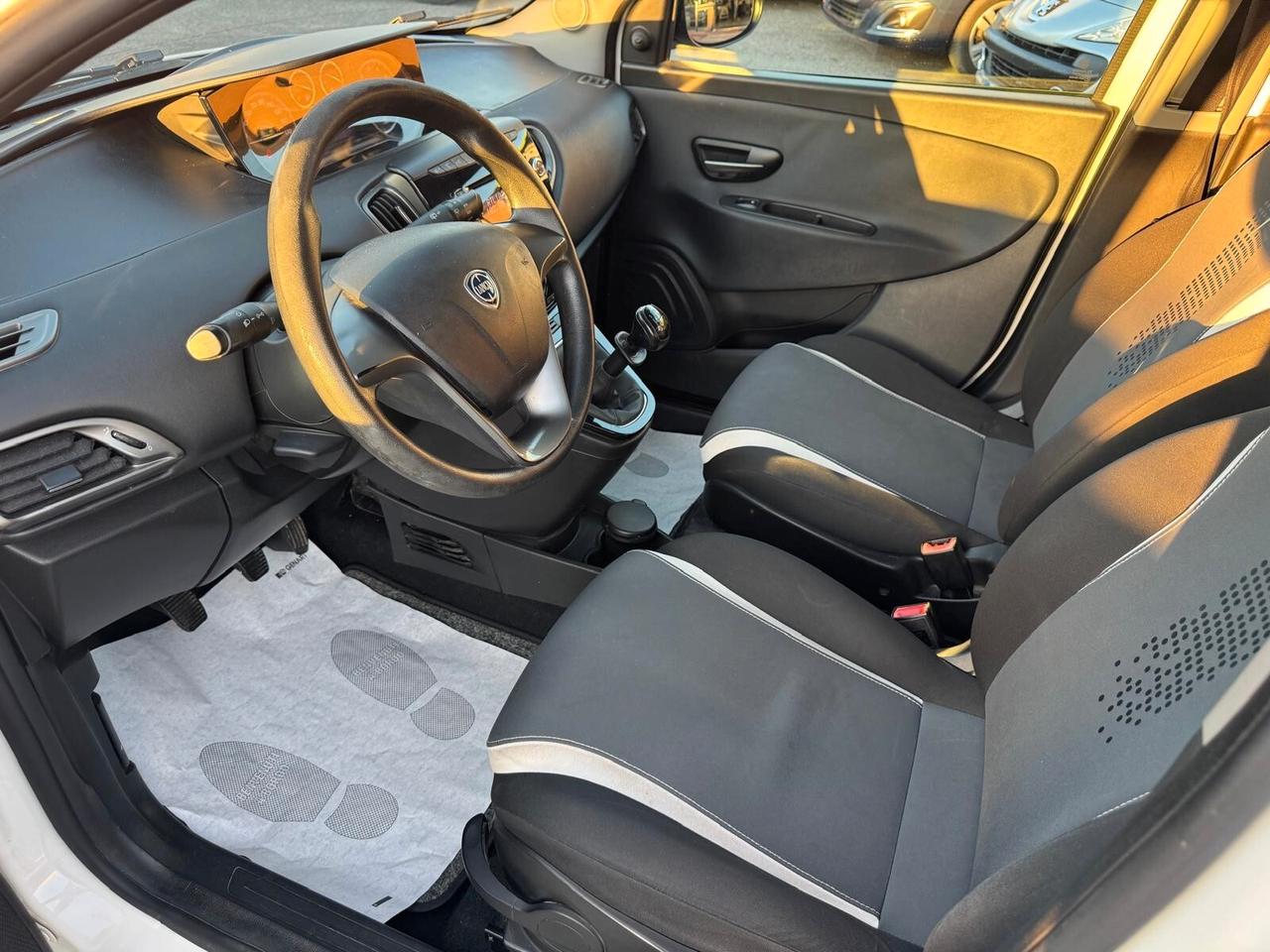 Lancia Ypsilon 1.2 BENZINA NEOPATENTATI 2015