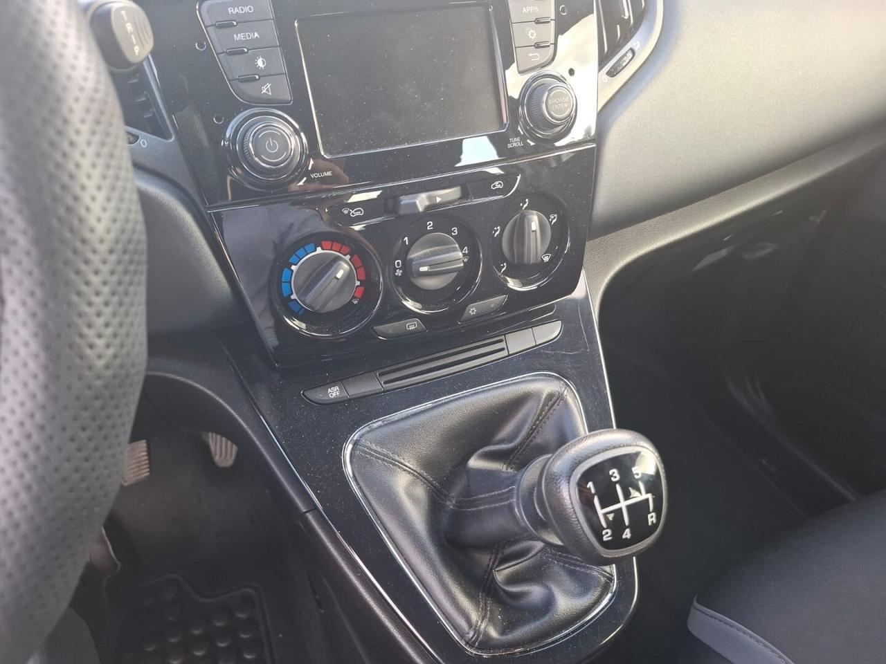LANCIA YPSILON PLATINUM 17 INCIDENTATA MARCIANTE