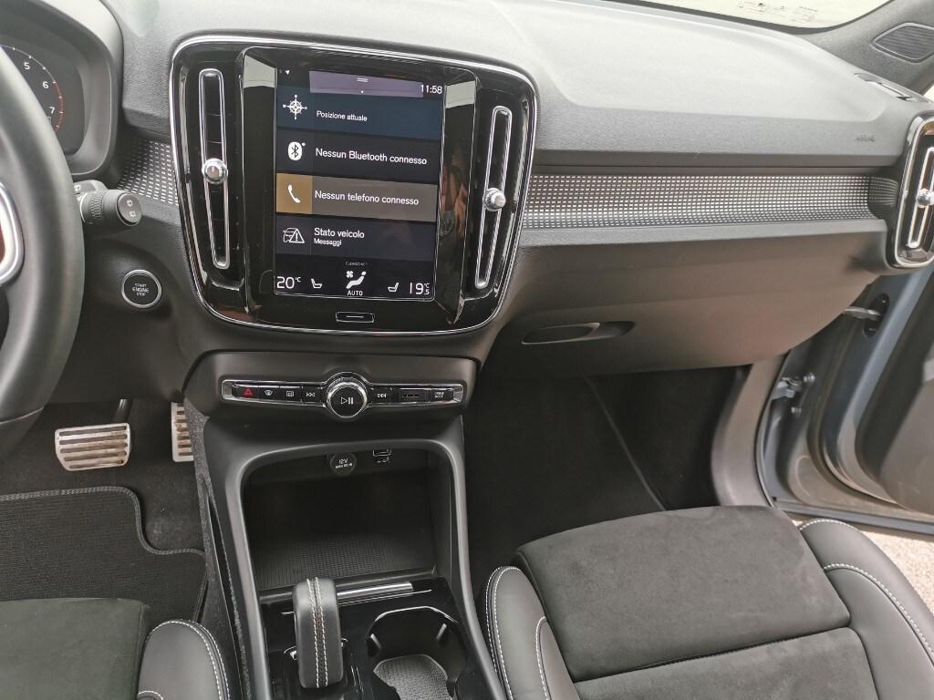 VOLVO XC40 (2017-->) XC40 T3 Geartronic Momentu...