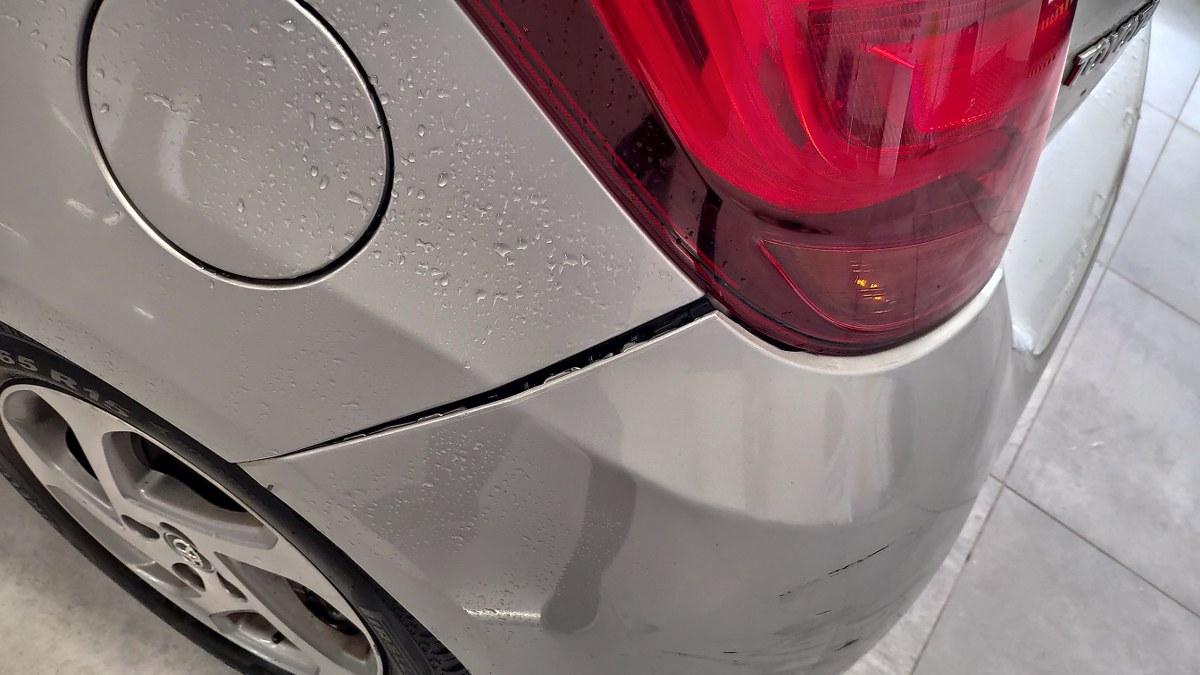 TOYOTA Yaris SOLO PER COMMERCIANTI AUTO SENZA GARANZIA