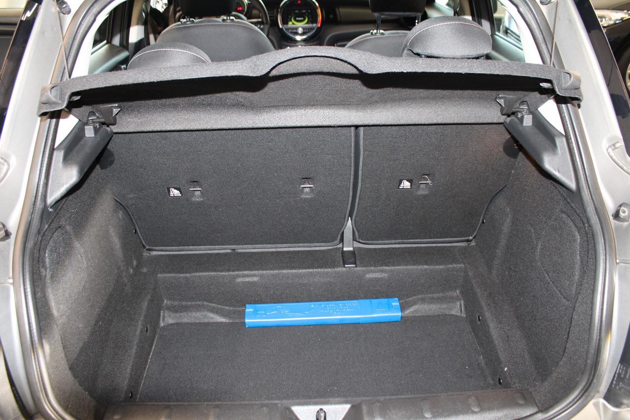 Mini Cooper D IV F55 2018 5p 1.5 Business auto