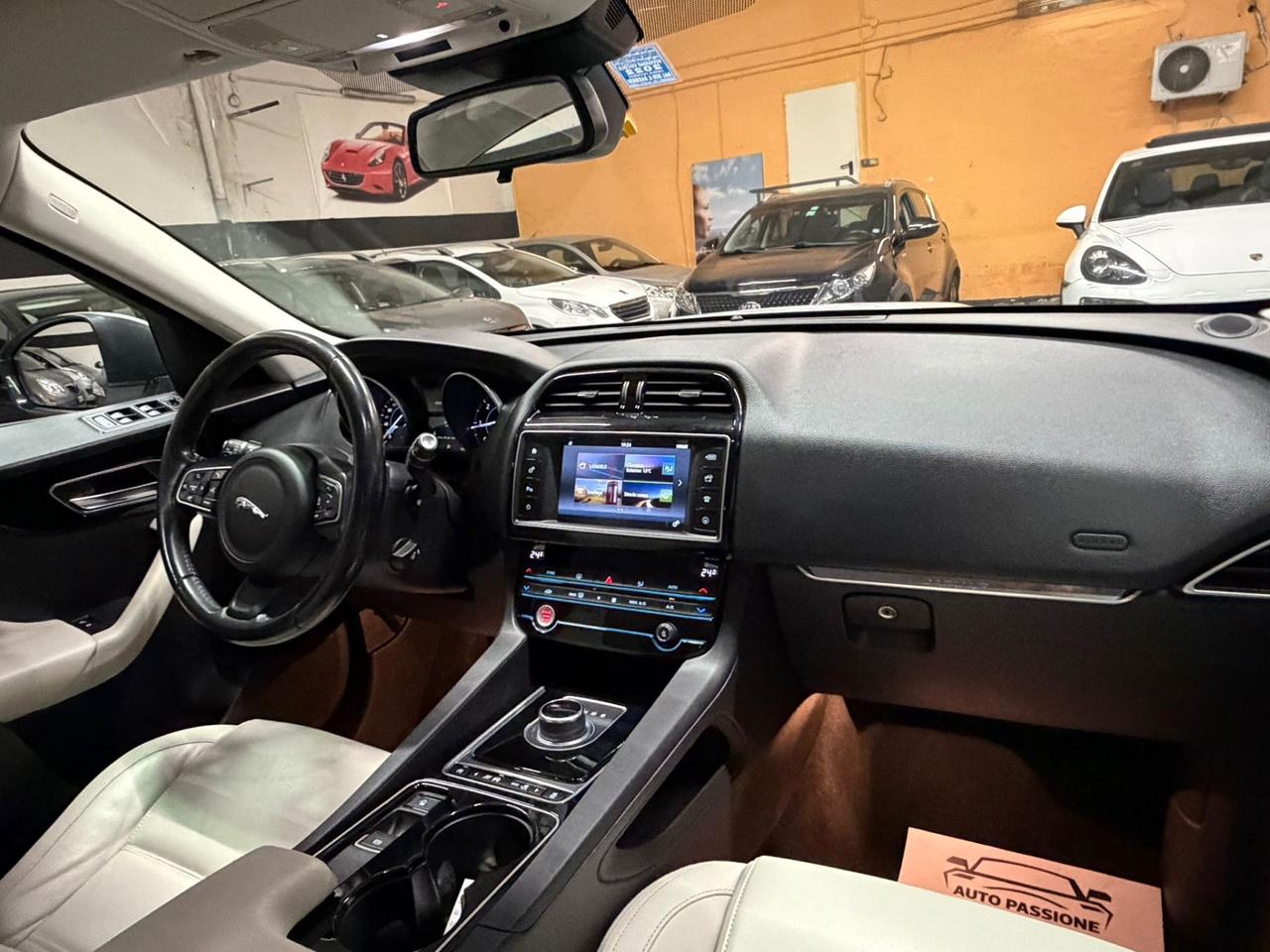 Jaguar F-Pace 2.0 D 180 CV AWD R-Sport