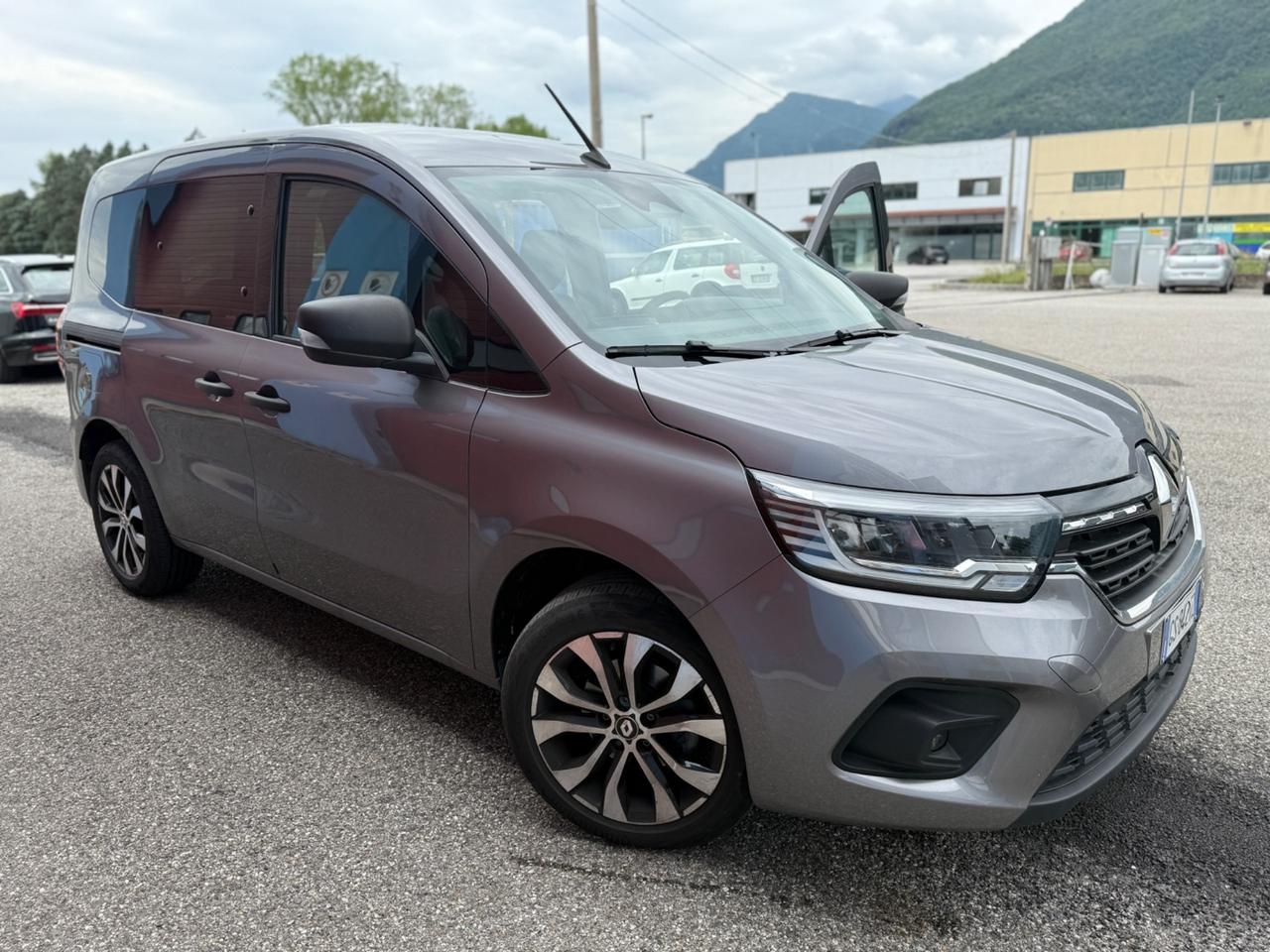 Renault Kangoo automatico per disabili con pianale ribassato
