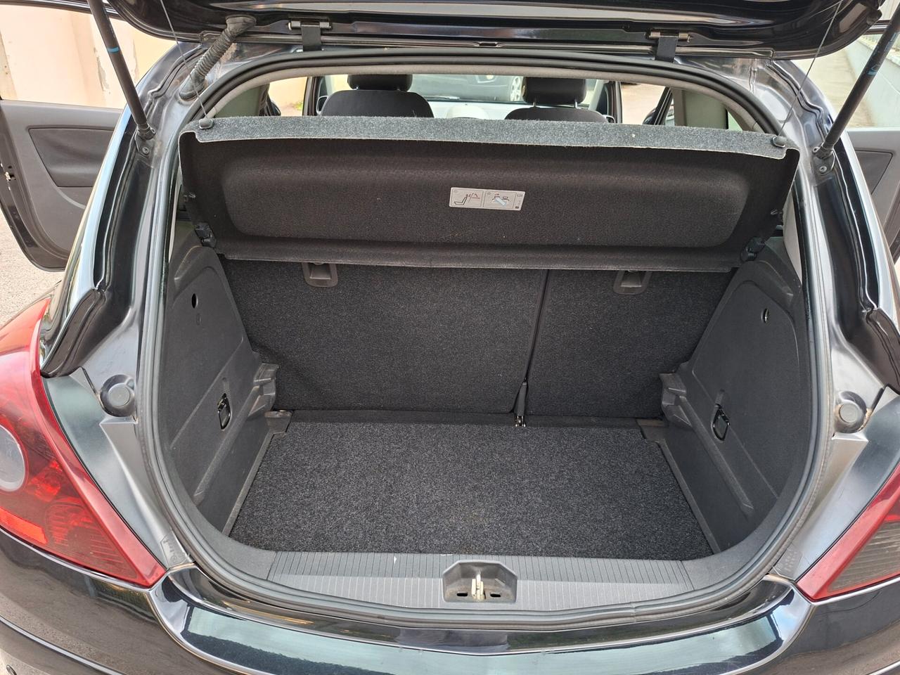 Opel Corsa 1.2 3 porte Sport