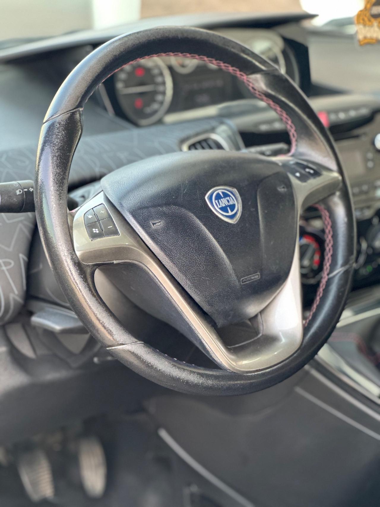 Lancia Ypsilon 85 CV 5 porte Metano Ecochic Gold