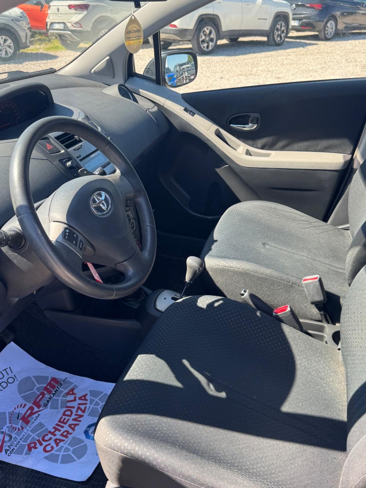 Toyota Yaris 1.0 5 porte Luxury pack automatica