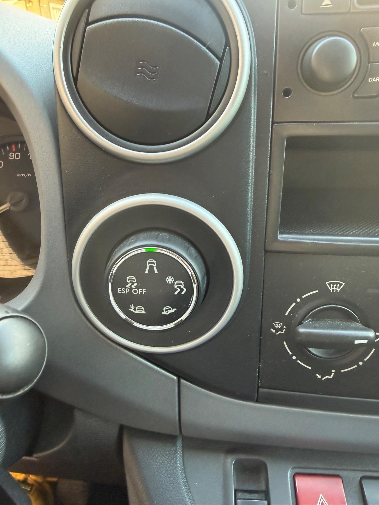 Citroen Berlingo 1.6 e-HDi 110FAP airdream CMP6 XTR Theatre