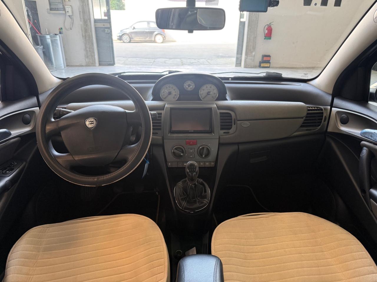 Lancia Ypsilon 1.4 16V Oro