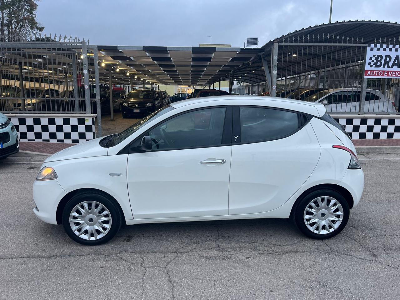 Lancia Ypsilon 1.2 69 CV 5 porte Unipro 2011