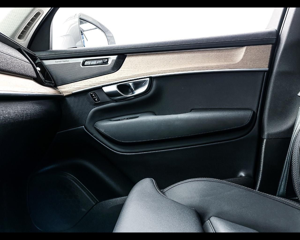 VOLVO XC90 B5 AWD automatico 7 posti Plus Bright