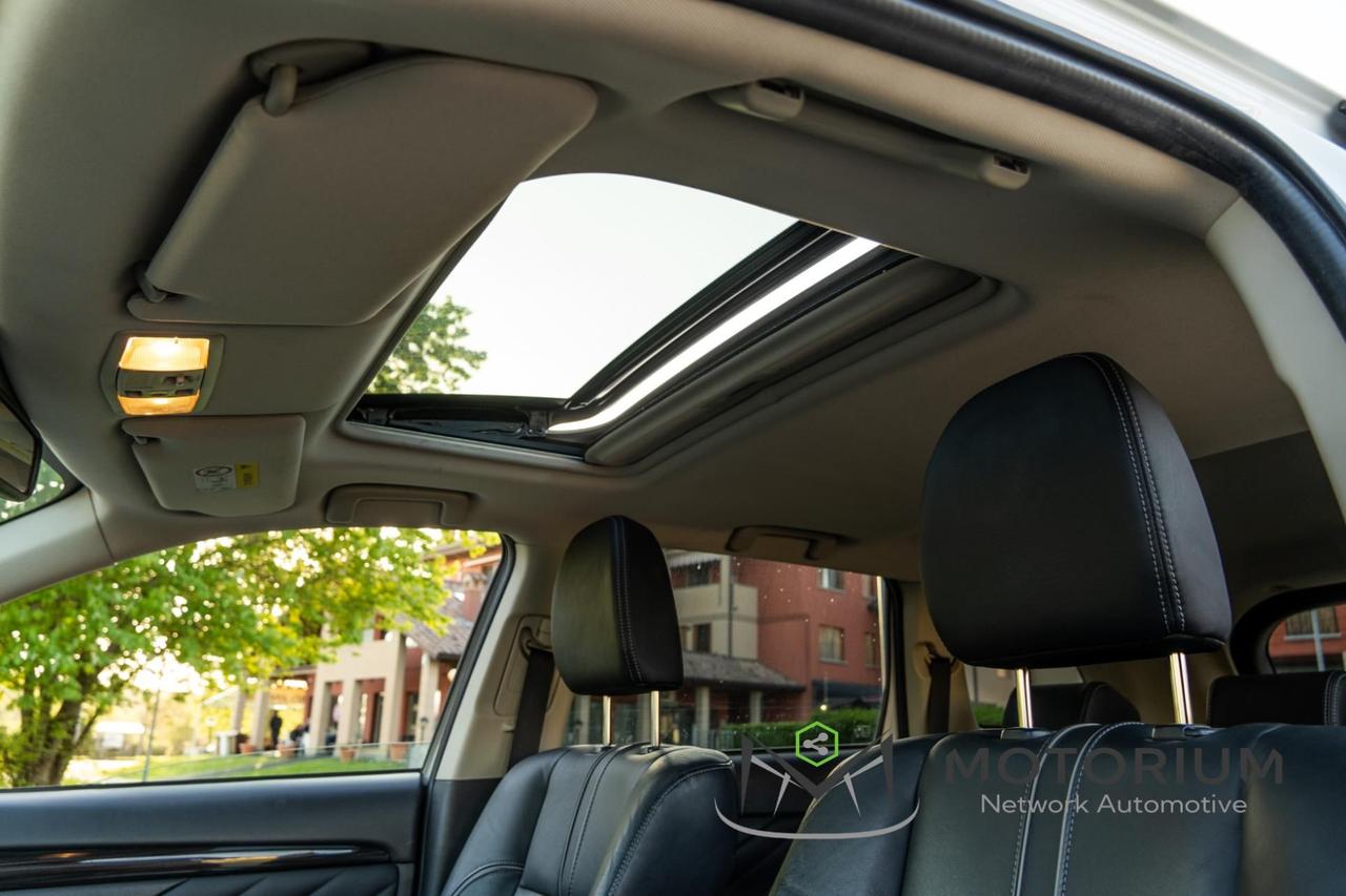 Mitsubishi Outlander 2.0 4WD PHEV Instyle 2018 - PLUG-IN HYBRID