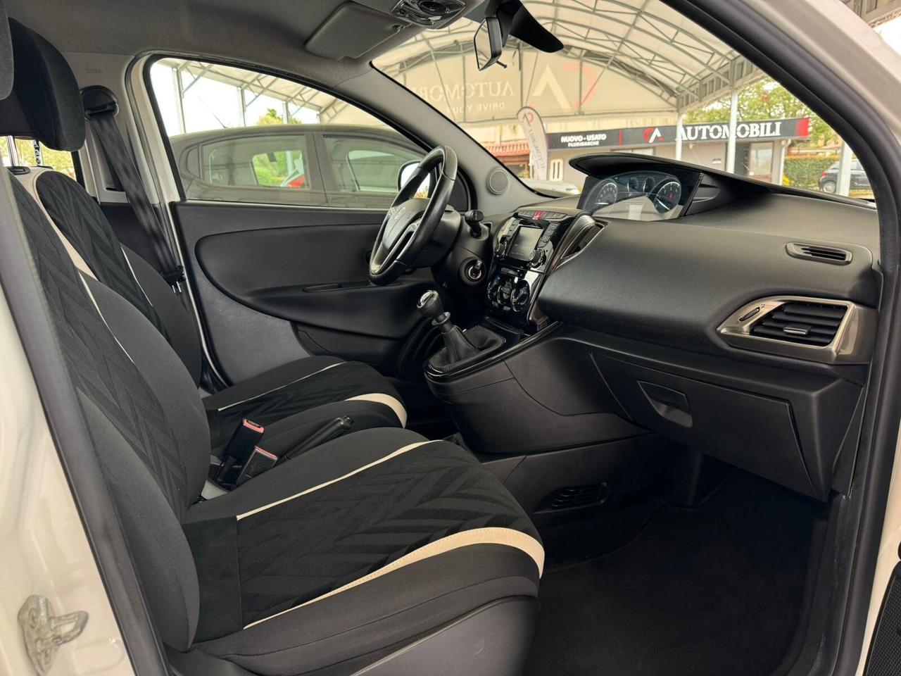 Lancia Ypsilon 1.2 69 CV 5 porte Gold