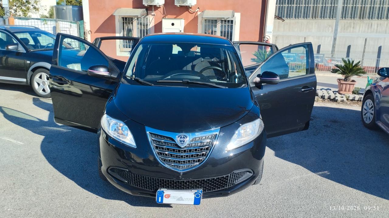 Lancia Ypsilon 1.2 69 CV 5 porte S&S Silver