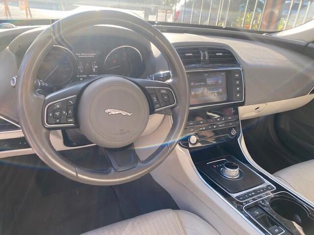 Jaguar XE 2.0 D Turbo Prestige